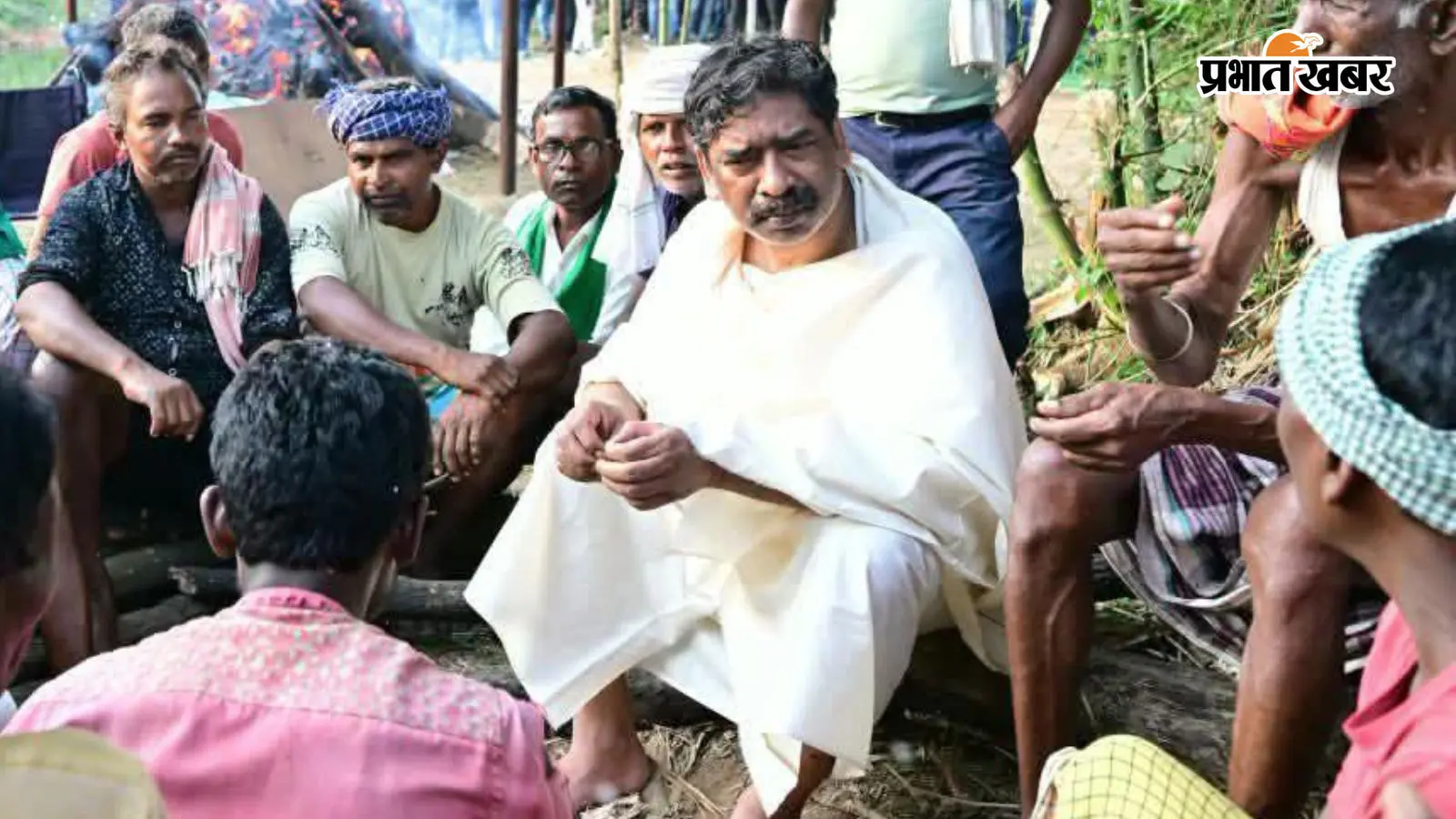 झारखंड: मुख्यमंत्री हेमंत सोरेन ने नम आंखों से मां रूपी सोरेन को दी अंतिम विदाई