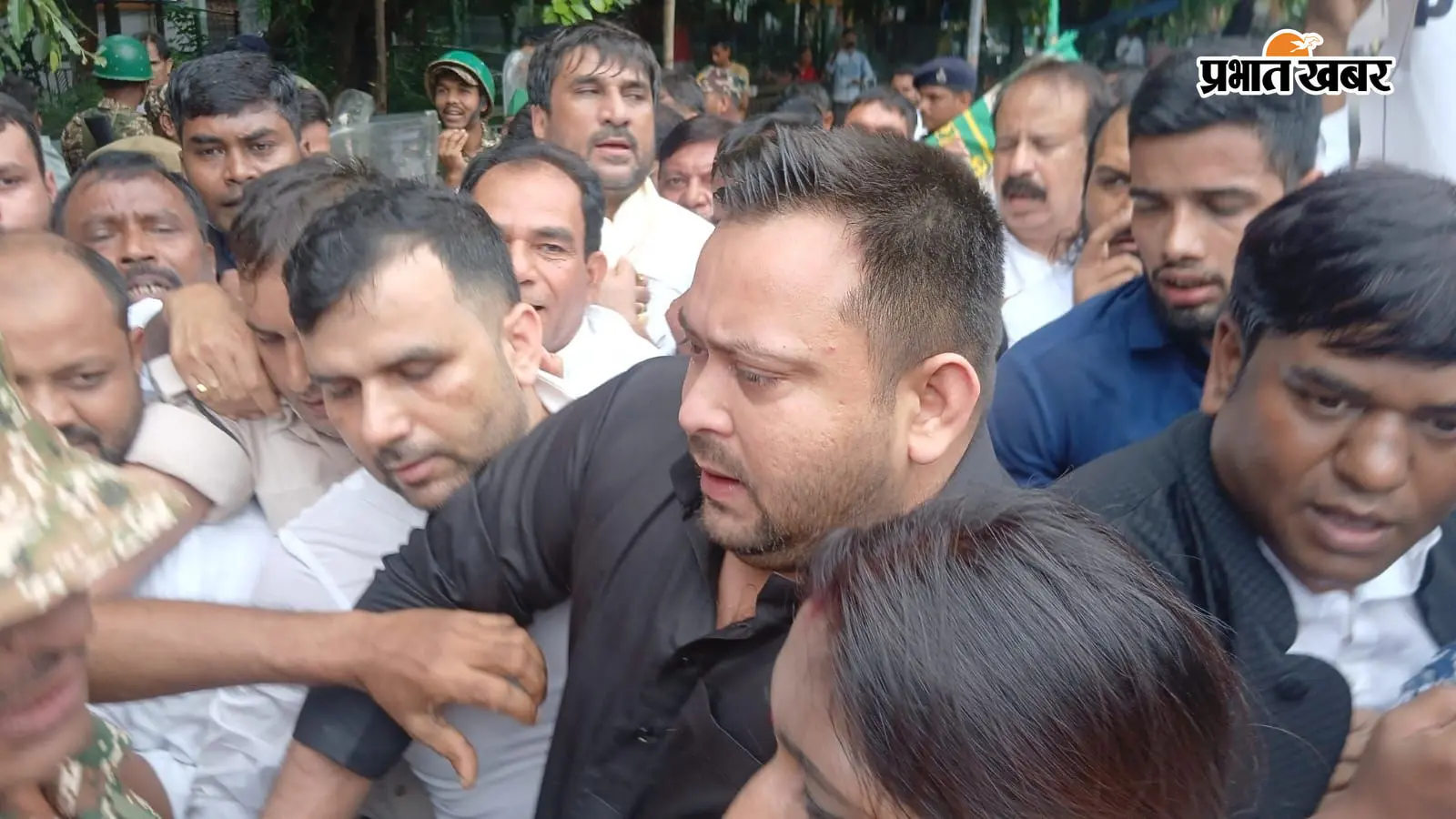पटना में महागठबंधन का आक्रोश मार्च: तेजस्वी, मीसा और मुकेश सहनी को पुलिस ने लिया हिरासत में