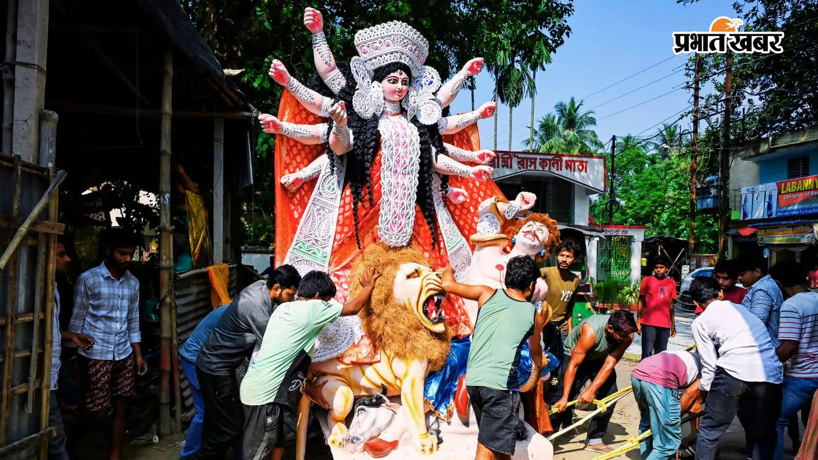 पश्चिम बंगाल के हुगली में देवी दुर्गा की तस्वीर के साथ चिकन बिरयानी के विज्ञापन पर बवाल