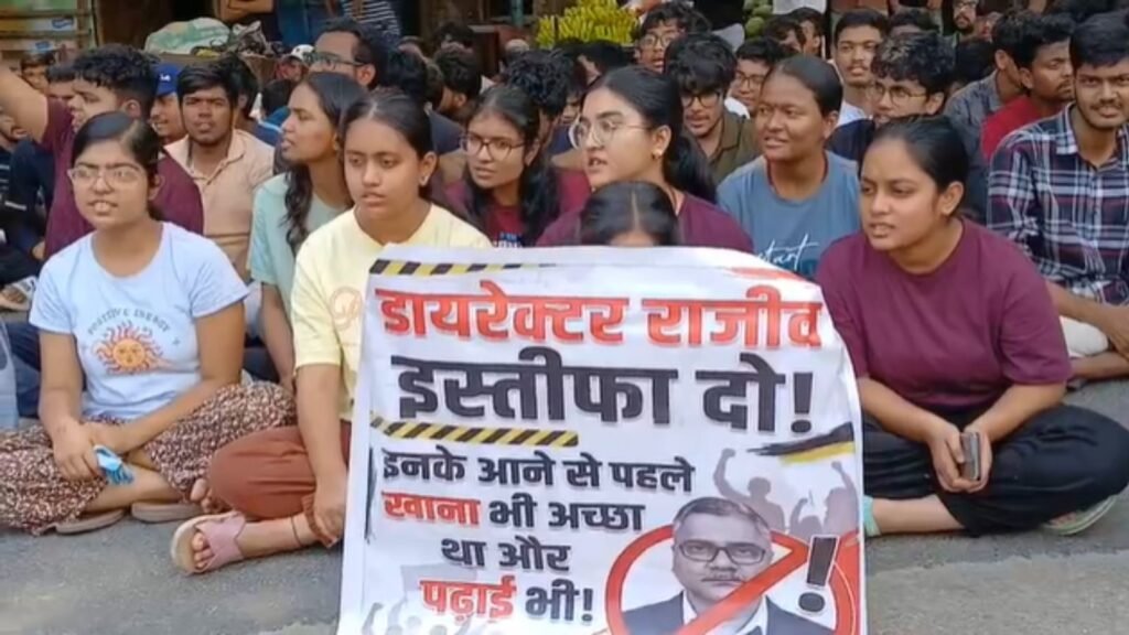 IIIT रांची में छात्र की मौत के बाद बवाल, निदेशक के इस्तीफे पर अड़े विद्यार्थी